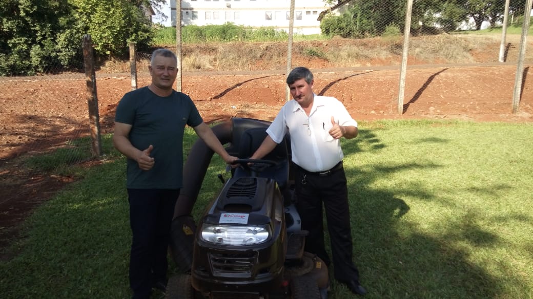 Prefeitura de Novo Machado adquire novo Trator Cortador de Grama