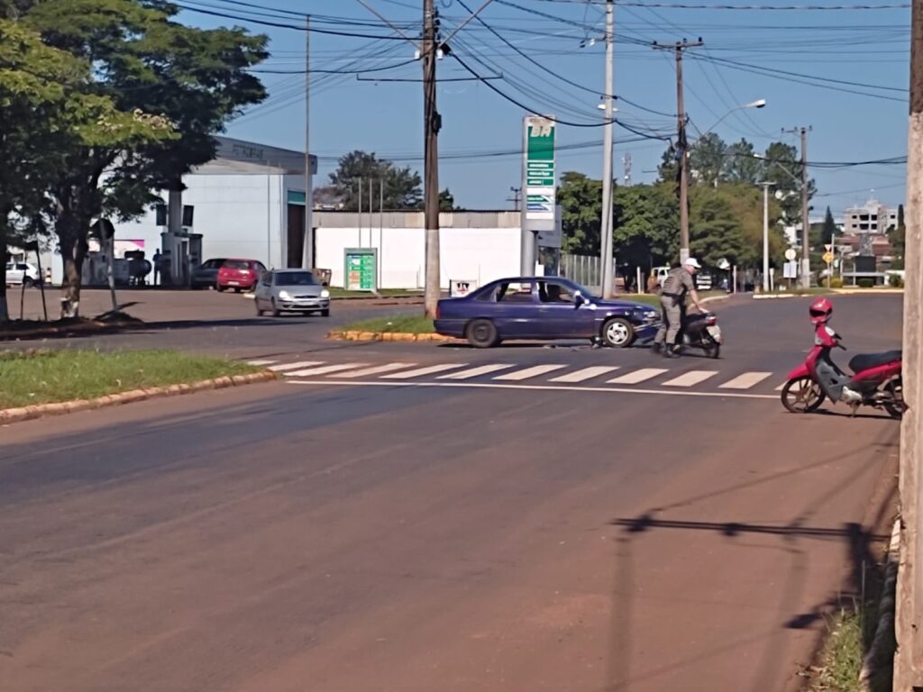 Colisão entre carro e moto deixa mulher ferida na entrada do Bairro Bela União em Horizontina
