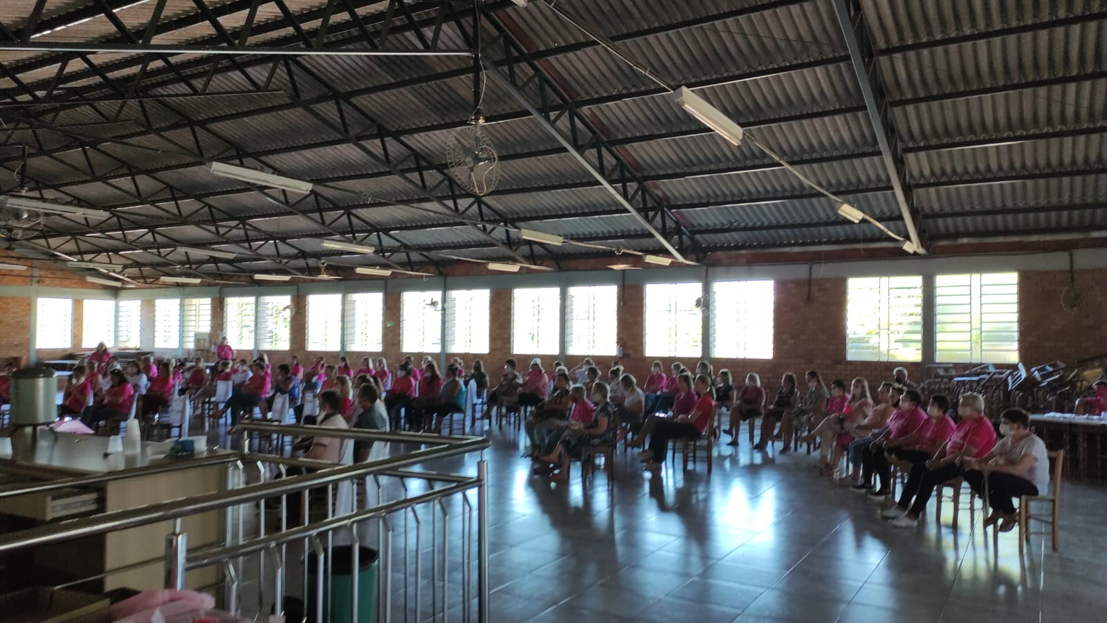 CAMINHADA ROSA CONSCIENTIZA SOBRE A PREVENÇÃO AO CÂNCER DE MAMA