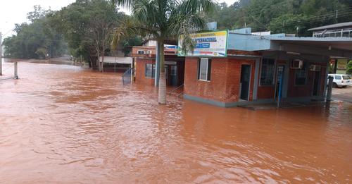 RIO URUGUAI ATINGE 10 METROS E 70 CM EM PORTO MAUÁ