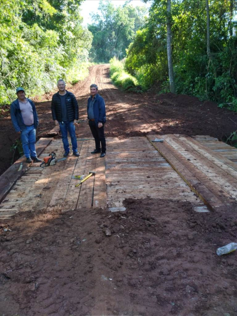 OBRAS CONCLUIU REFORMA EM PONTE NA COMUNIDADE DE TRÊS PEDRAS