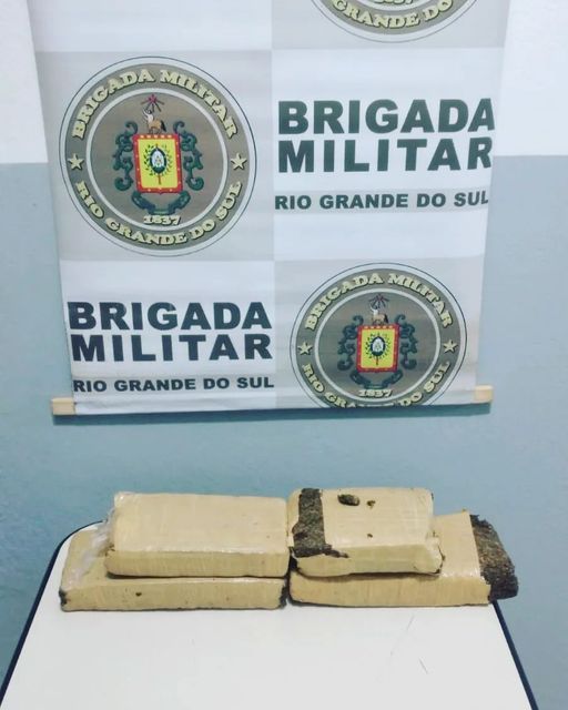 Brigada Militar prende um homem e apreende menor de idade pelo crime de tráfico de drogas em Tiradentes do Sul.