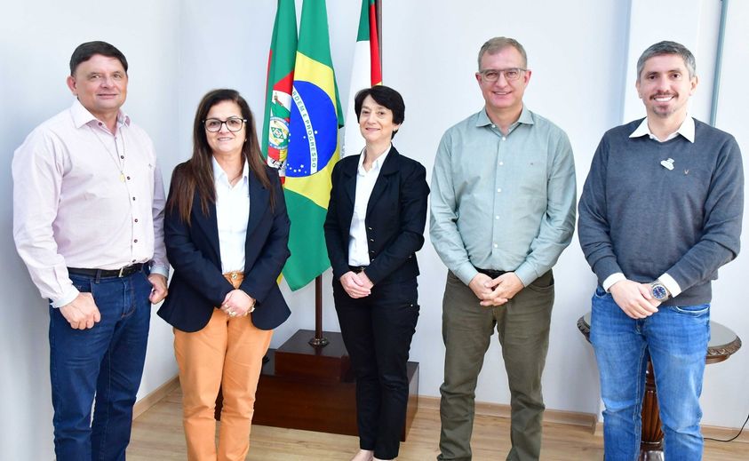 PREFEITO E EQUIPE DA EDUCAÇÃO DE HORIZONTINA CONHECEM PROJETOS EDUCACIONAIS DE SANTO ÂNGELO