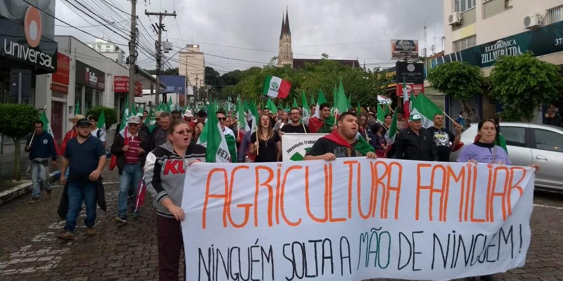 Grito da Terra reúne 10 mil trabalhadores em Santa Cruz do Sul