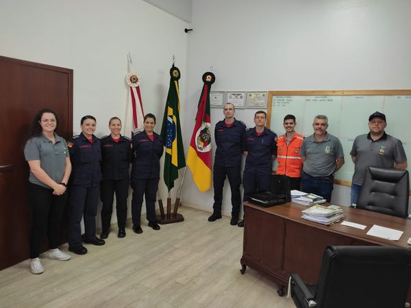 OFICIAIS DO COMANDO DOS BOMBEIROS DE IJUI VISITAM ADMINISTRAÇÃO MUNICIPAL