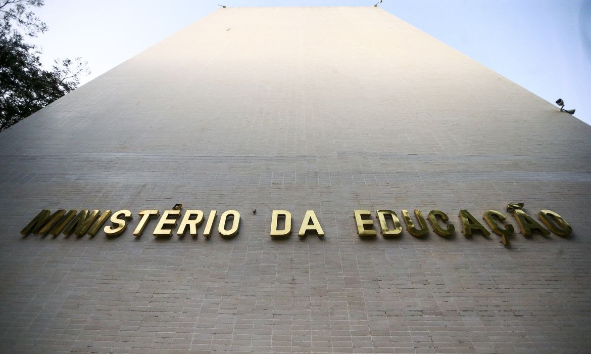 Ministério da Educação anuncia novo modelo de ensino médio com profissionalização dos alunos