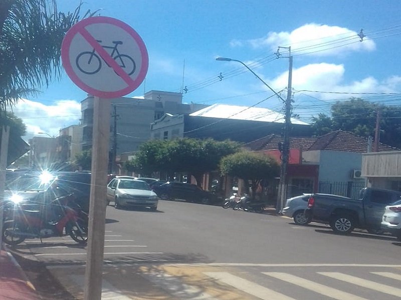 DEPARTAMENTO DE TRÂNSITO ORIENTA CICLISTAS A NÃO TRAFEGAR NA CONTRAMÃO