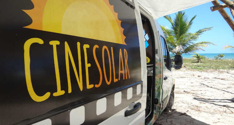 ​Cinema movido a energia solar