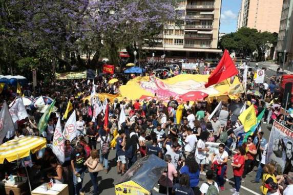 ​Cpers anuncia greve e governo orienta alunos a irem às escolas