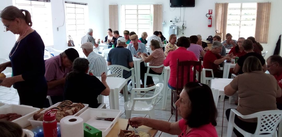 Encontro do Grupo Arco-íris debateu assuntos relacionados a futuras atividades com a melhor Idade.