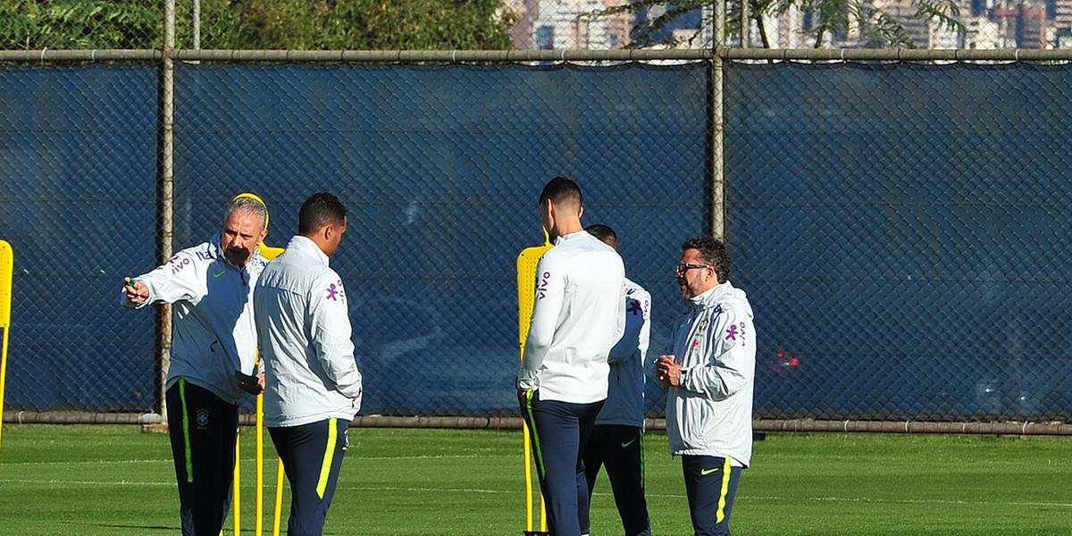 Fernandinho, que seria o substituto de Casemiro, não tem condições