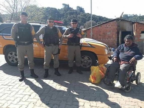 Cadeirante em rodovia em Sobradinho