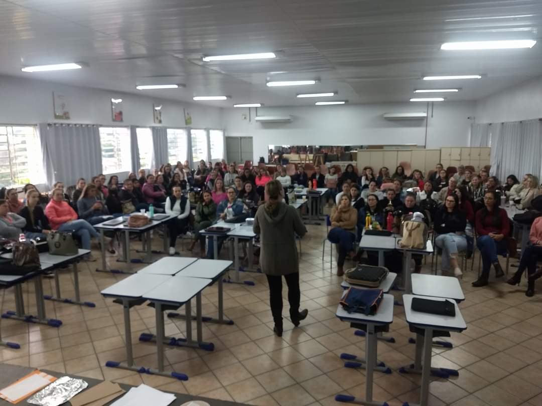 SECRETARIA DE EDUCAÇÃO DE HORIZONTINA PROMOVEU FORMAÇÕES AOS PROFISSIONAIS DE EDUCAÇÃO