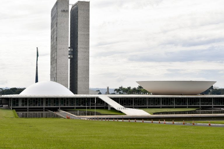 Congresso derruba veto presidencial e nenhum inquilino no Brasil poderá ser despejado do imóvel até o fim de 2021