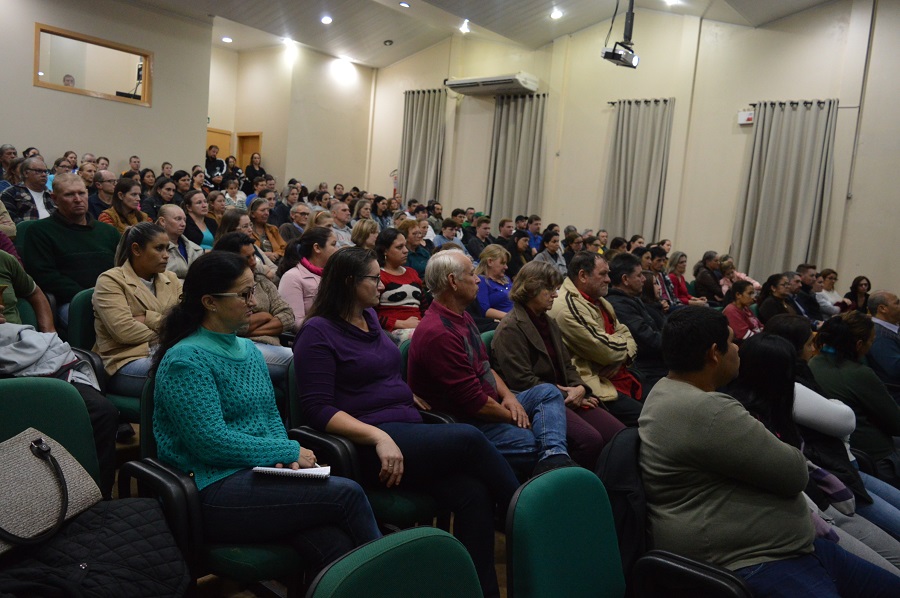 Ciclo de palestras com as famílias da rede escolar em Horizontina