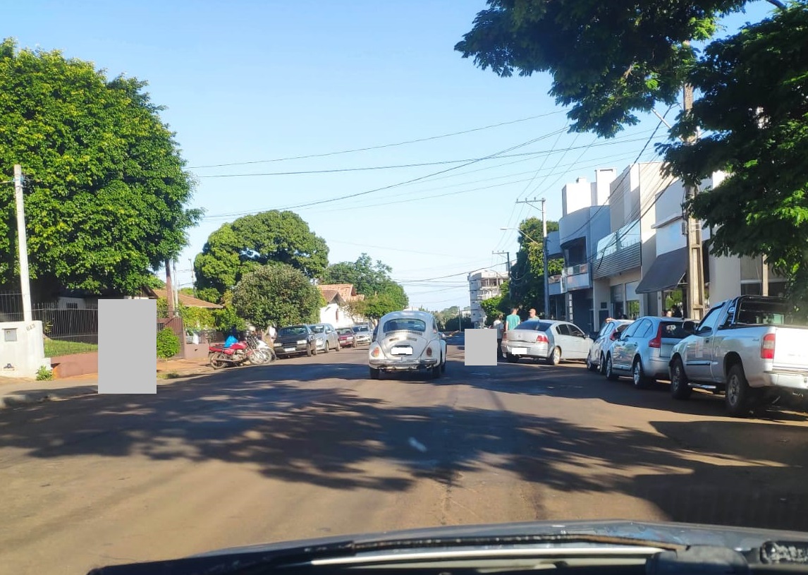 COLISÃO DE MOTO E CARRO DEIXA MULHER FERIDA NO CENTRO DE HORIZONTINA,