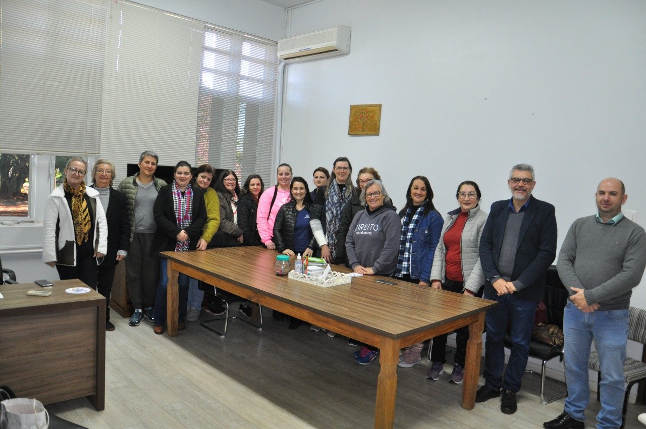 CASA DO ARTESÃO COM SEDE PRÓPRIA É APRESENTADA EM REUNIÃO