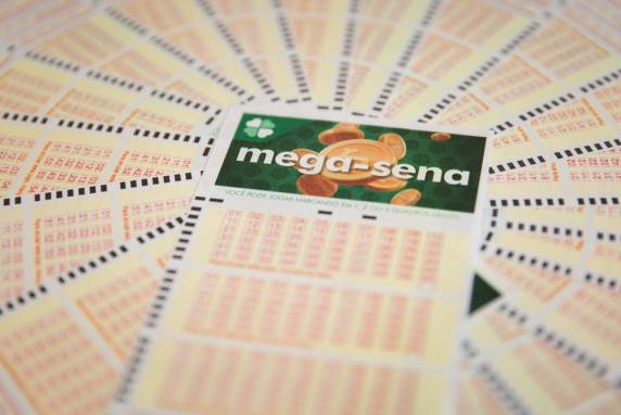 Mega Sena acumula e pode pagar R$ 6,5 milhões na quarta-feira