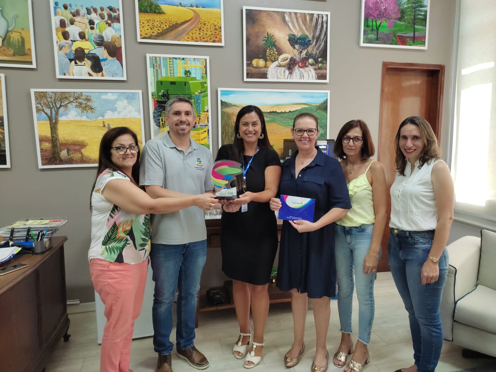 REDE MUNICIPAL DE ENSINO RECEBE TROFÉU “HORIZONTINA DESTAQUE APROVA BRASIL”