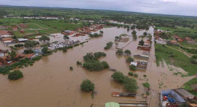 Cerca de 200 famílias são atingidas por rompimento de barragem na BA