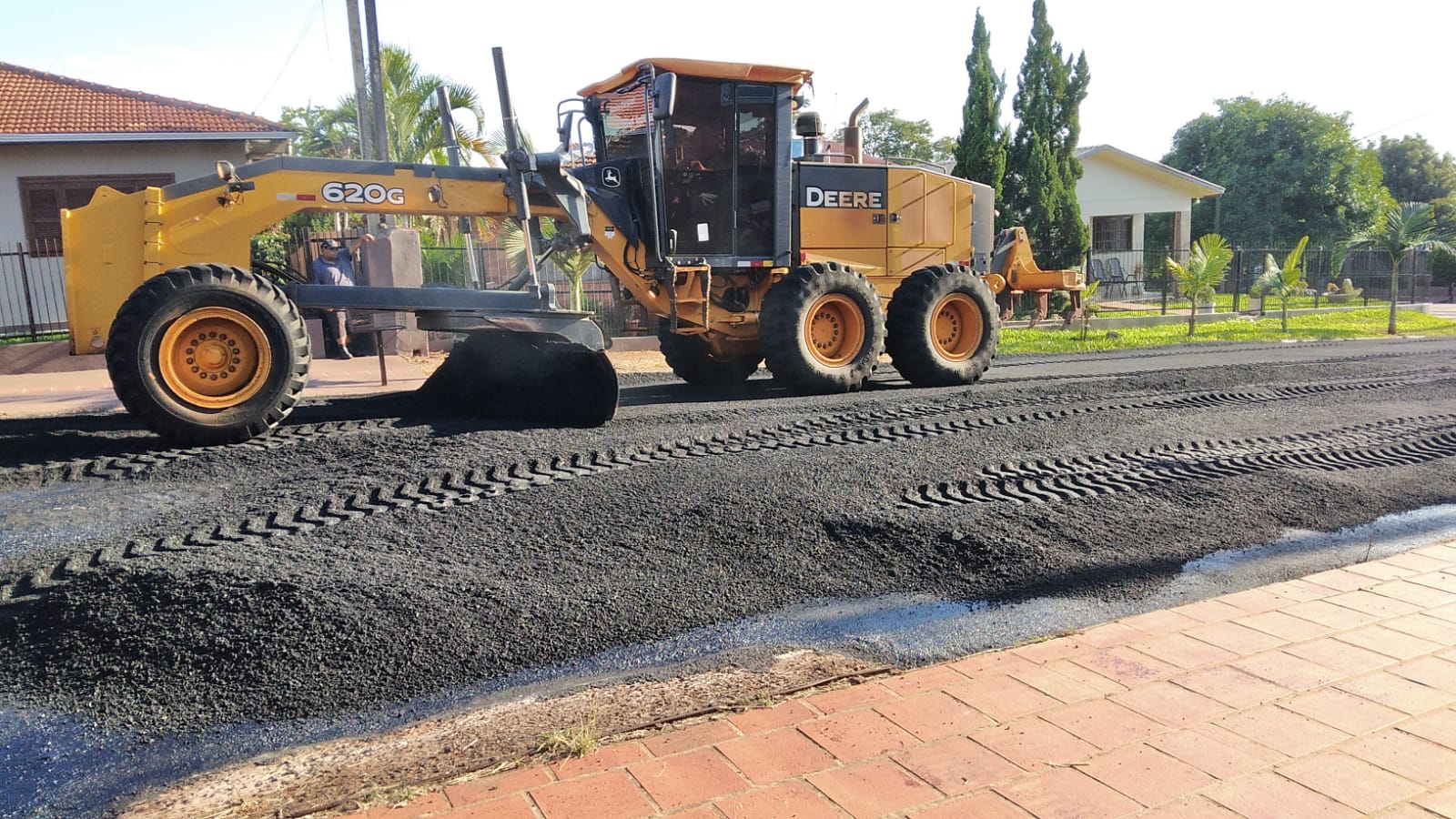 NESTA QUARTA-FEIRA TEMOS OBRA DE ASFALTAMENTO DA SEGUNDA QUADRA NA RUA SANTA MARIA