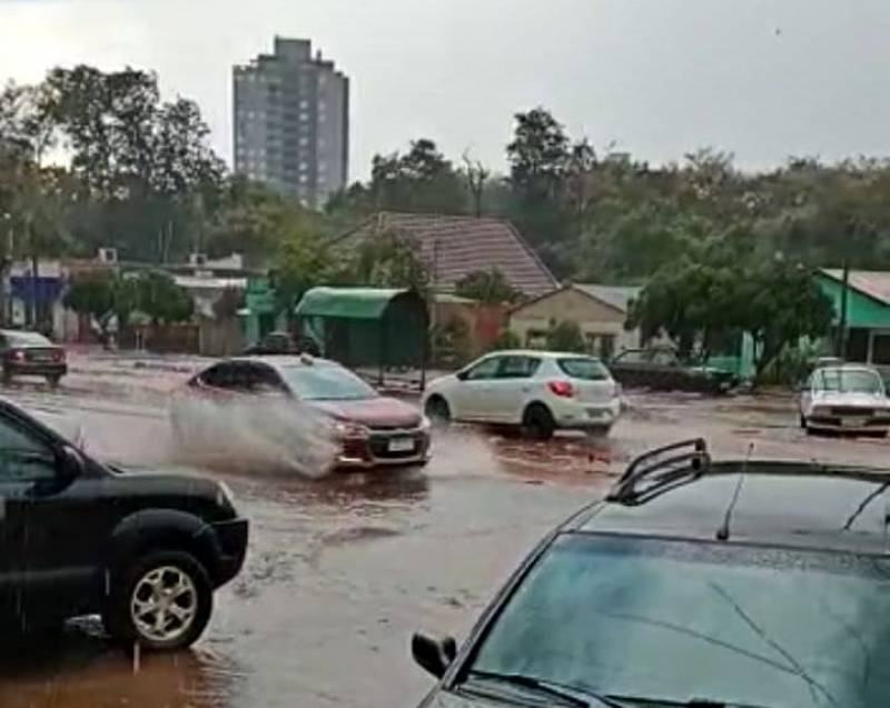 BOMBEIROS ATENDEM MAIS DE 100 CHAMADAS APÓS CHUVAS SEGUIDAS DE FORTES VENTOS EM SANTO ÂNGELO