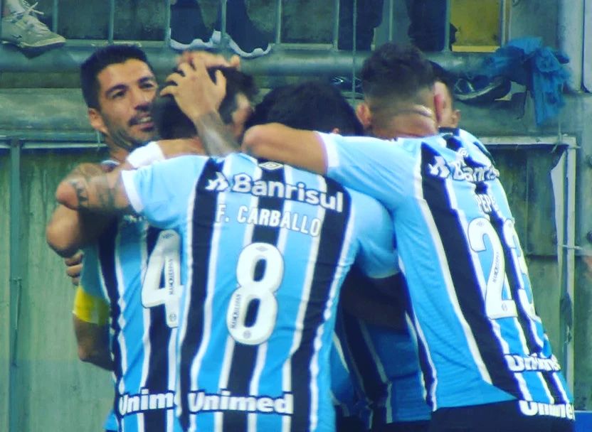 O Grêmio goleou o Novo Hamburgo por 6 a 1 na noite desta sexta-feira, na abertura da 9ª rodada do Campeonato Gaúcho.