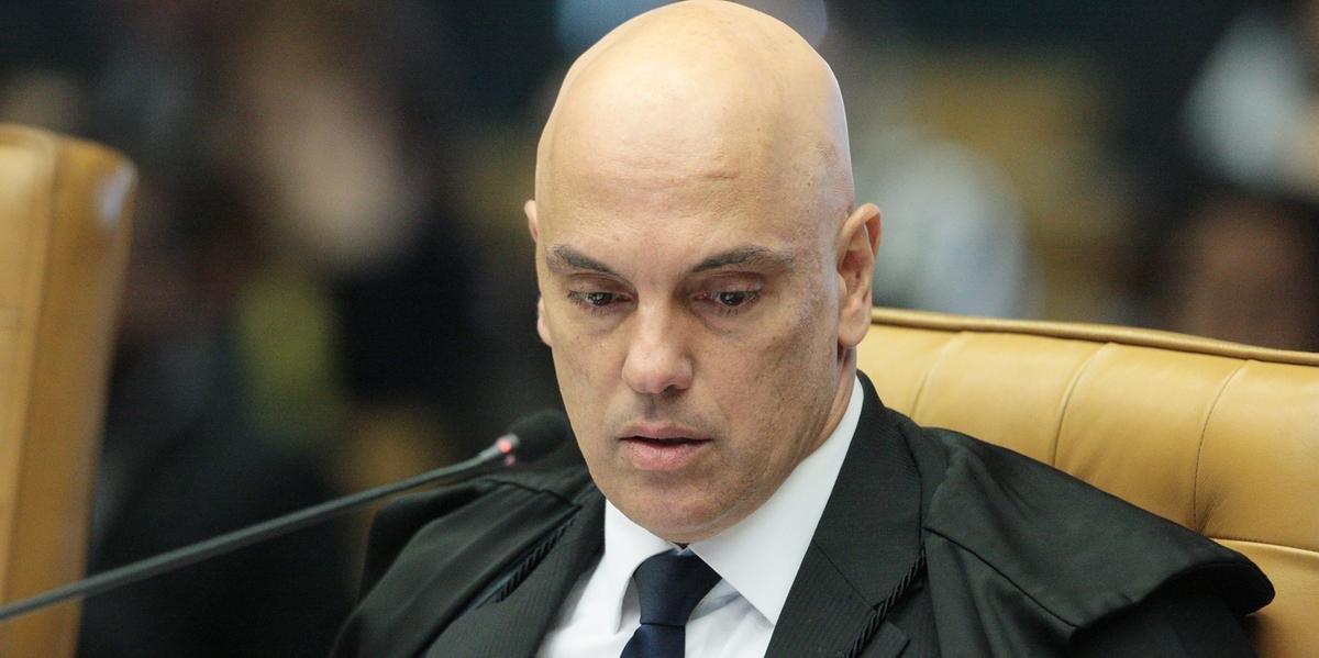 Moraes dá 48 horas para entrega de materiais apreendidos na operação