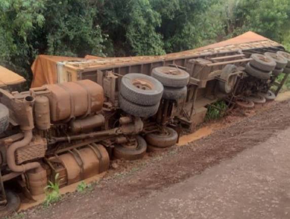 CARRETA TOMBA NA ERS 305 ENTRE HORIZONTINA E CRISSIUMAL