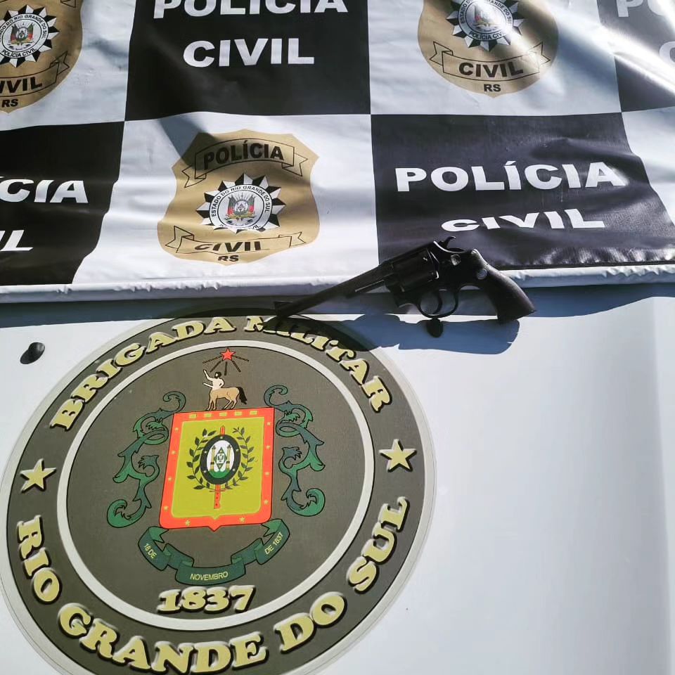 Brigada Militar, em apoio a  Polícia Civil apreendem arma de fogo em Humaitá.