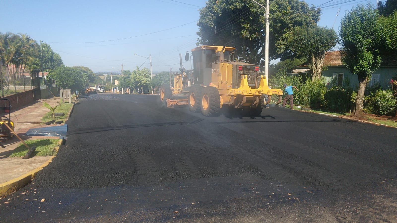 OBRAS DE ASFALTAMENTO NA RUA PIRATINÍ NESTA QUINTA-FEIRA DIA 08