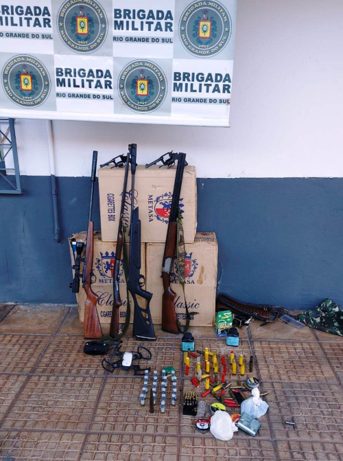 Brigada Militar divulga novos detalhes de prisão por contrabando de cigarros e posse ilegal de arma de fogo em Crisisumal