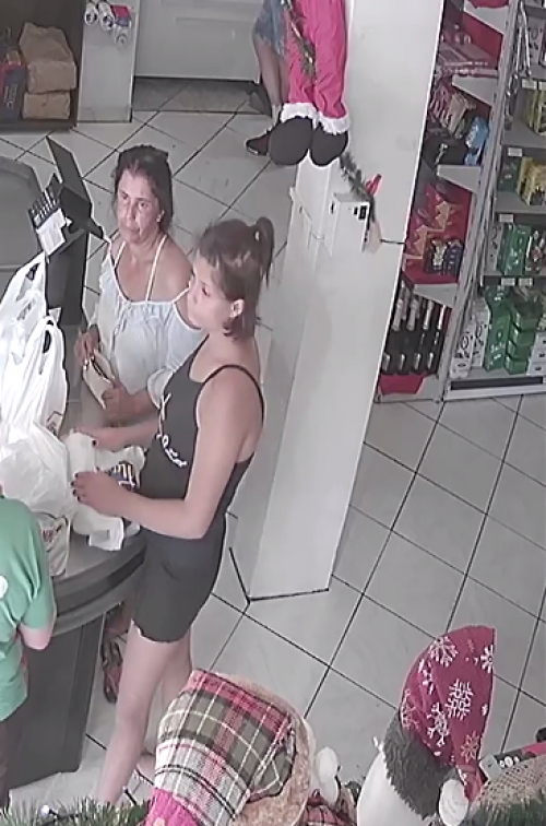 Polícia Civil divulga imagem de mulheres que realizaram compras com cheques supostamente falsos no comércio de Crissiumal - Imagens foram divulgadas nessa quinta (20)