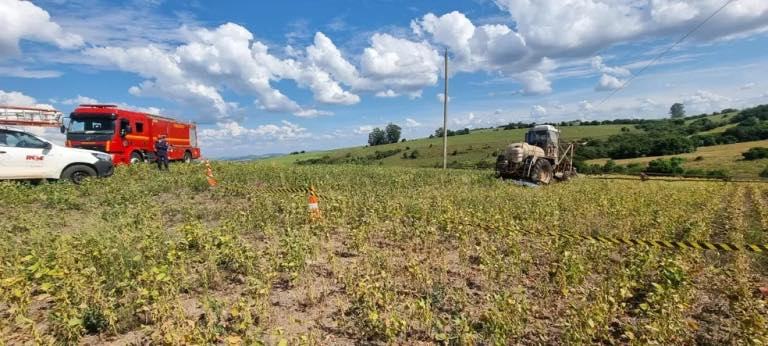 TRABALHADOR É ELETROCUTADO APÓS TRATOR ENCOSTAR EM FIAÇÃO DE PROPRIEDADE RURAL NO RS