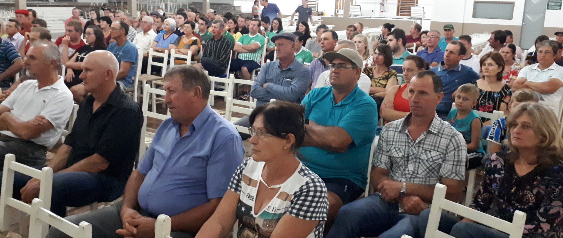 Cotrirosa realiza palestra com famílias associadas