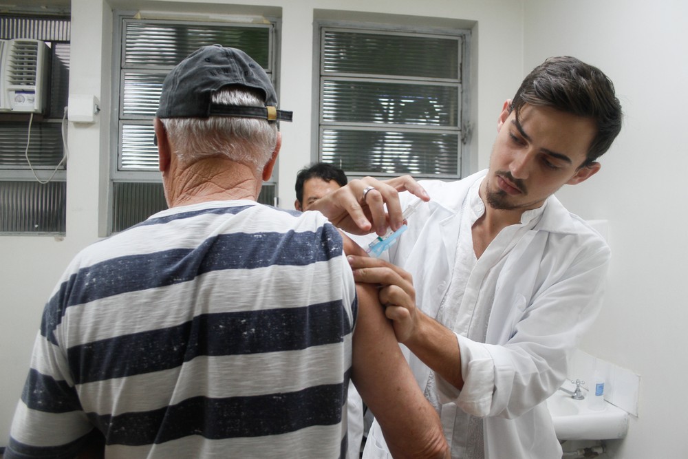 Vacinação será aberta ao público em geral a partir desta segunda no RS