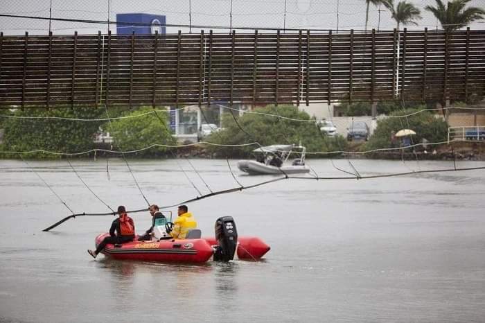 ​Bombeiros buscam três pessoas que estariam desaparecidas após ponte pênsil virar