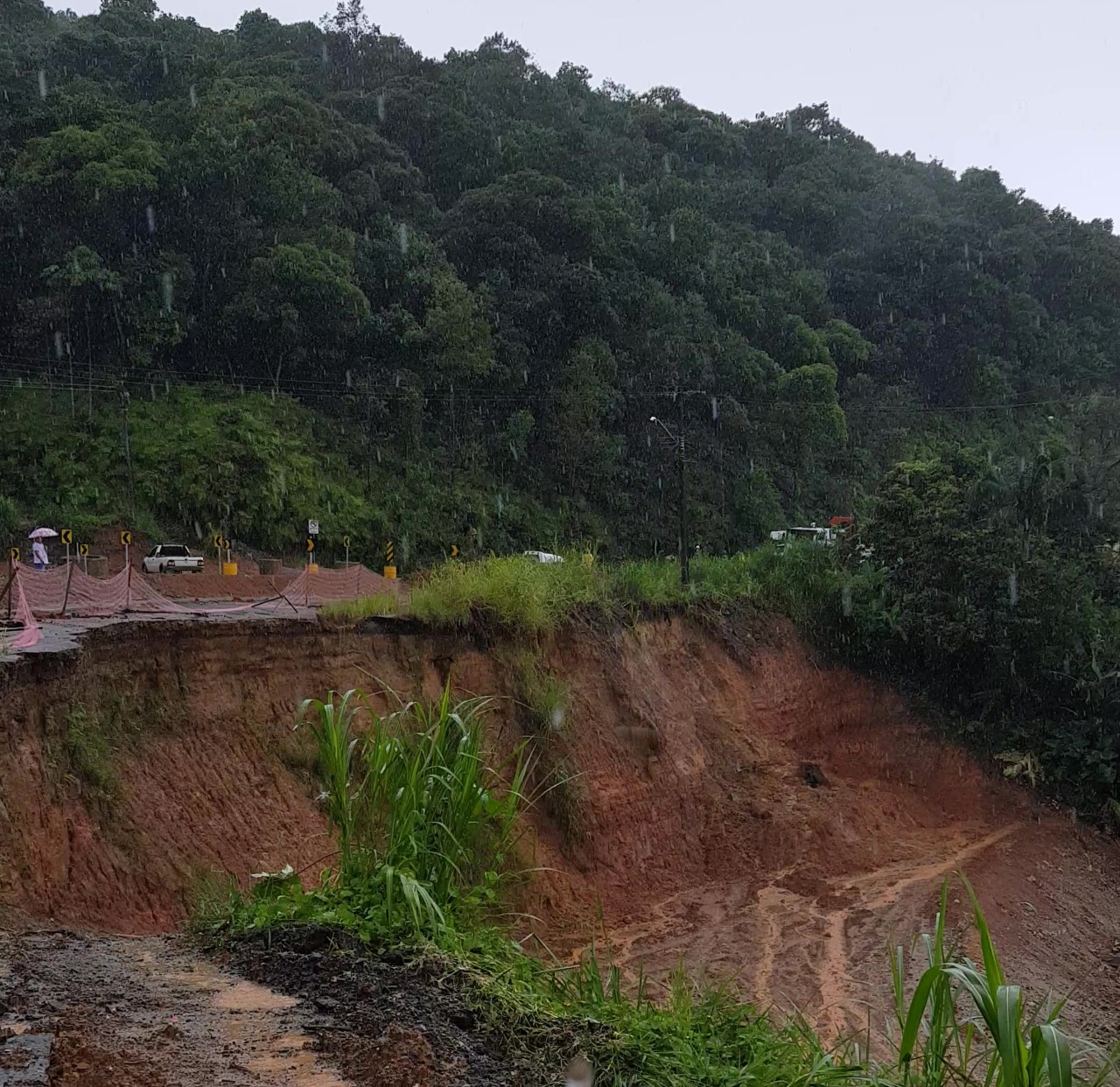 SC-108 em Guaramirim é interditada novamente