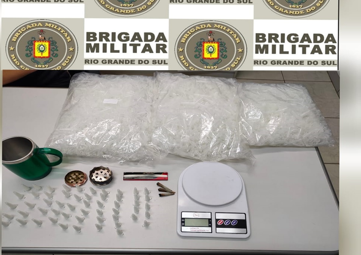 Brigada Militar apreende drogas e material para embalar na Cohab Horizontina