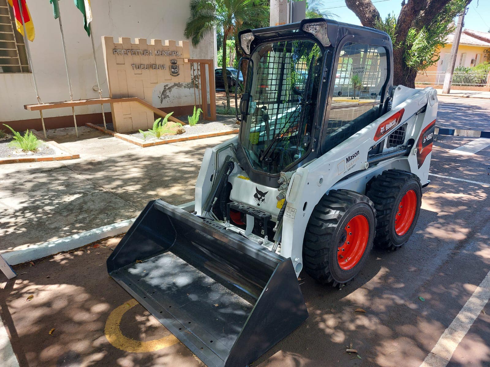 GOVERNO MUNICIPAL DE TUCUNDUVA INVESTE R$273.900,00 E ADQUIRE MINICARREGADEIRA BOBCAT