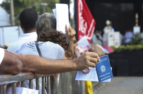 Desemprego fica estável e atinge 13 milhões de brasileiros