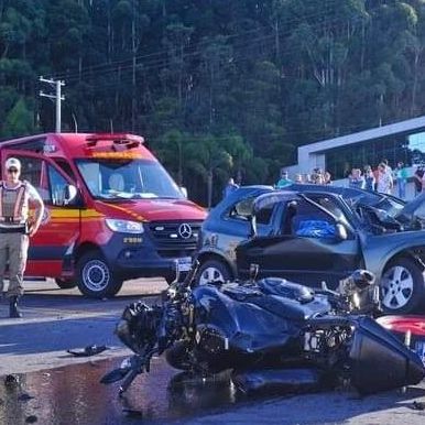 Acidente com duas motos e um carro mata quatro pessoas em Farroupilha