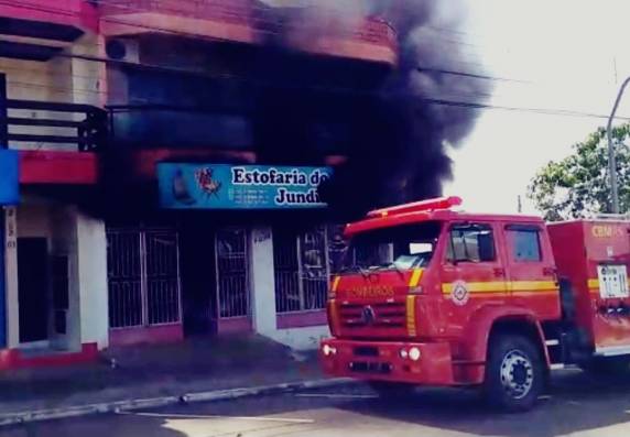 TRÊS PASSOS - Incêndio destrói estabelecimento comercial