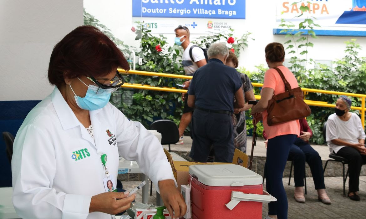 Brasileiros serão testados em fase 3 com remédio oral contra a Covid-19