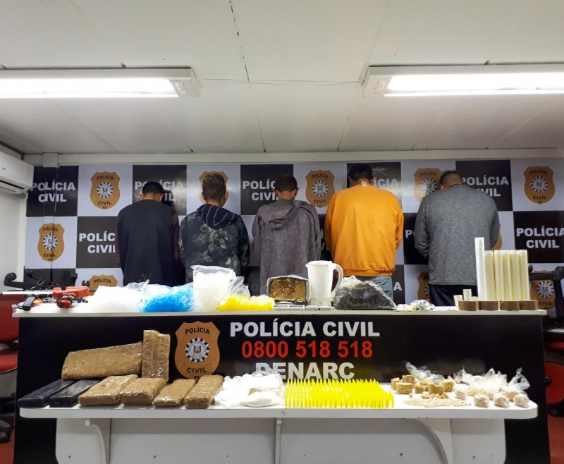 Polícia Civil fecha laboratório de drogas e prende cinco pessoas