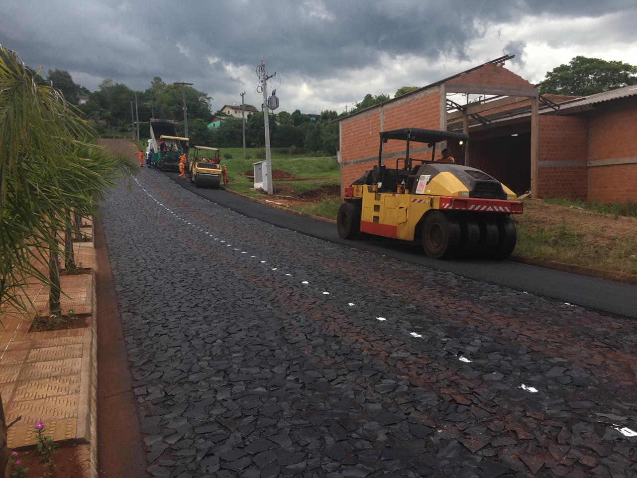 Ruas de Porto Mauá recebem pavimentação Asfáltica