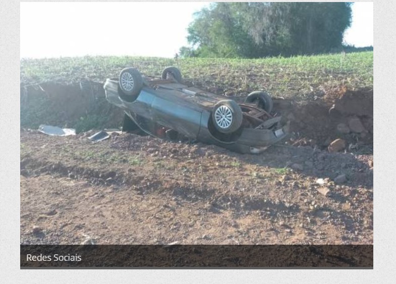 GM MONZA CAPOTOU EM SAÍDA DE PISTA NA A RS 305 TRECHO VILA CASCATA - HORIZONTINA;